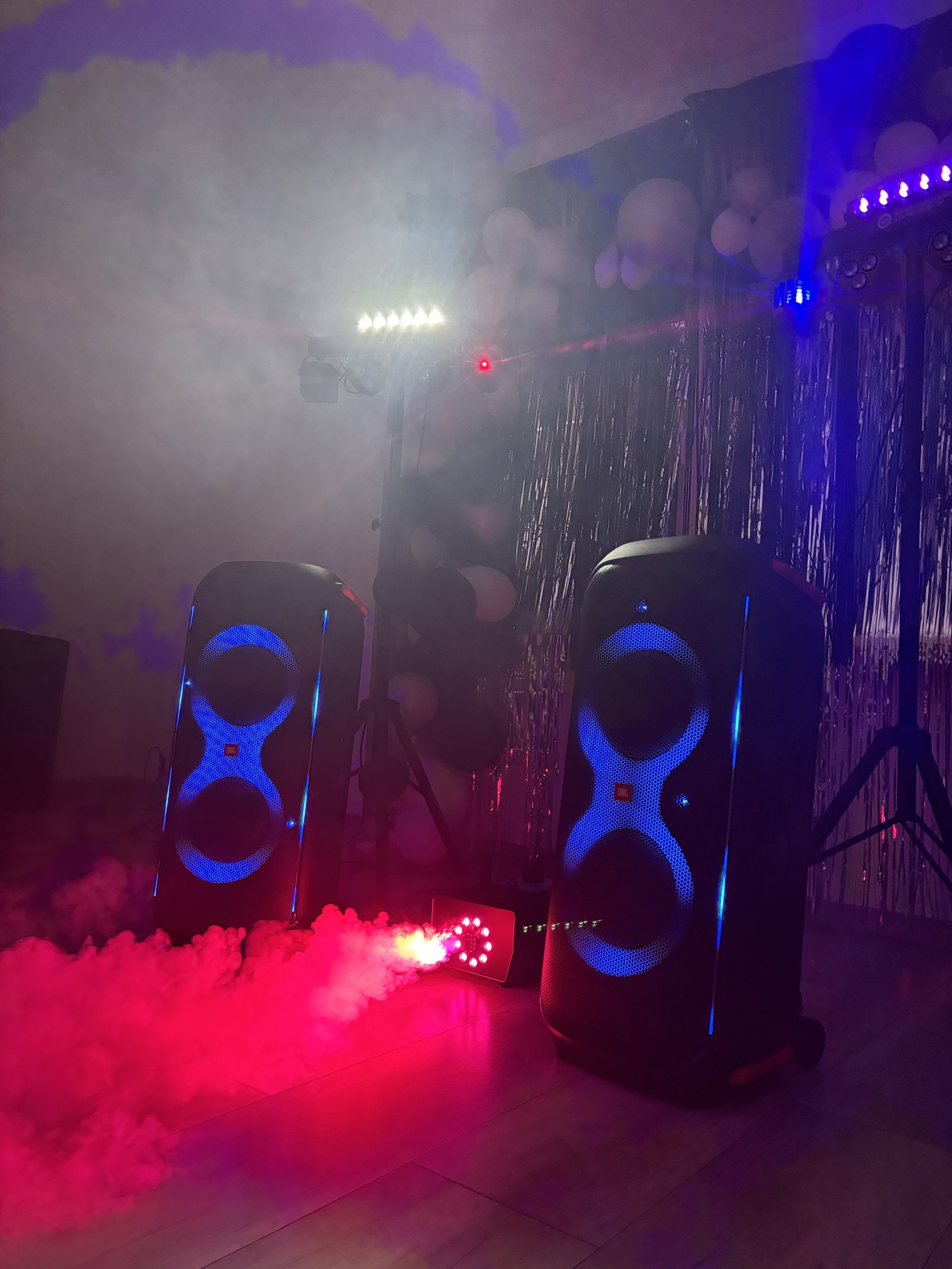 Wynajem głośników JBL PartyBox 710 z oświetleniem i dymem – Gdańsk, Sopot, Gdynia