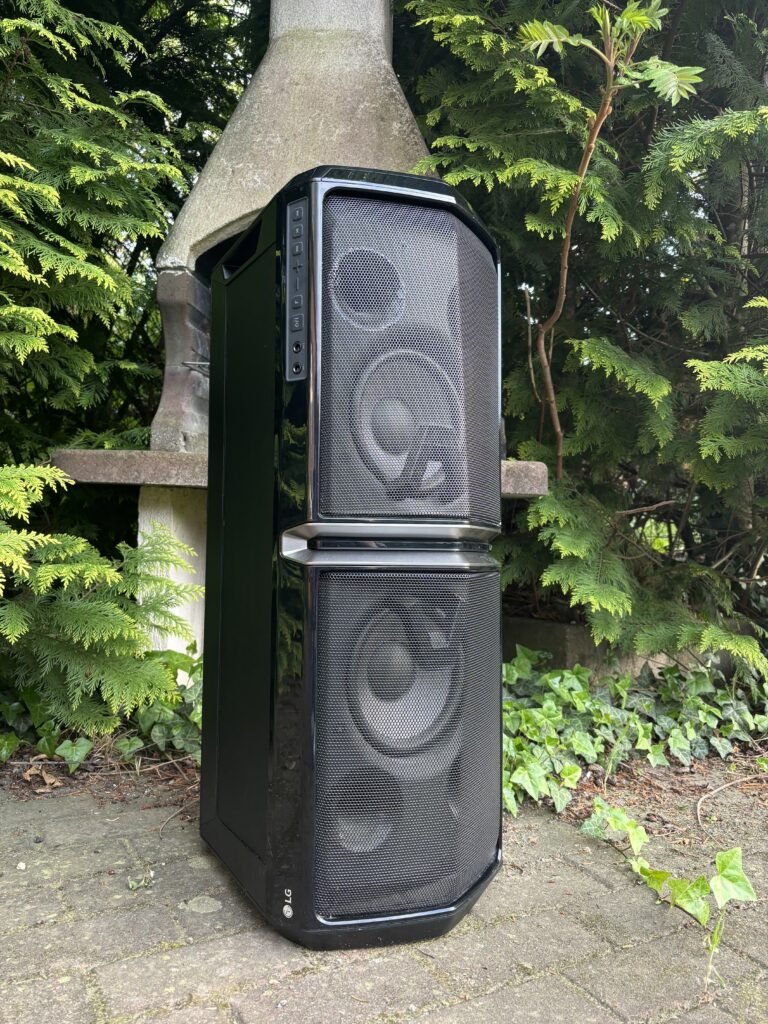 Głośnik LG XBOOM FH6 w plenerze