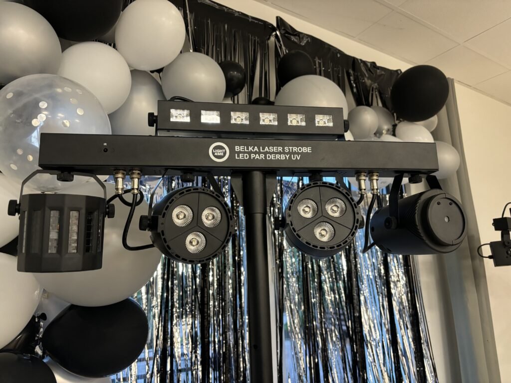 Oświetlenie multiefekt na statywie